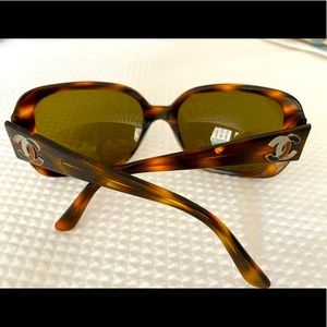 CHANEL AUTHENTIC SQUARE TORTOISE LOGO SUNGLASSES